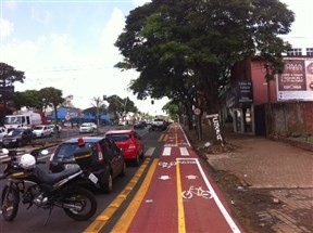 Motoristas, ciclistas e pedestres ainda estão confusos com as mudanças na Avenida 19 de Dezembro, em Maringá